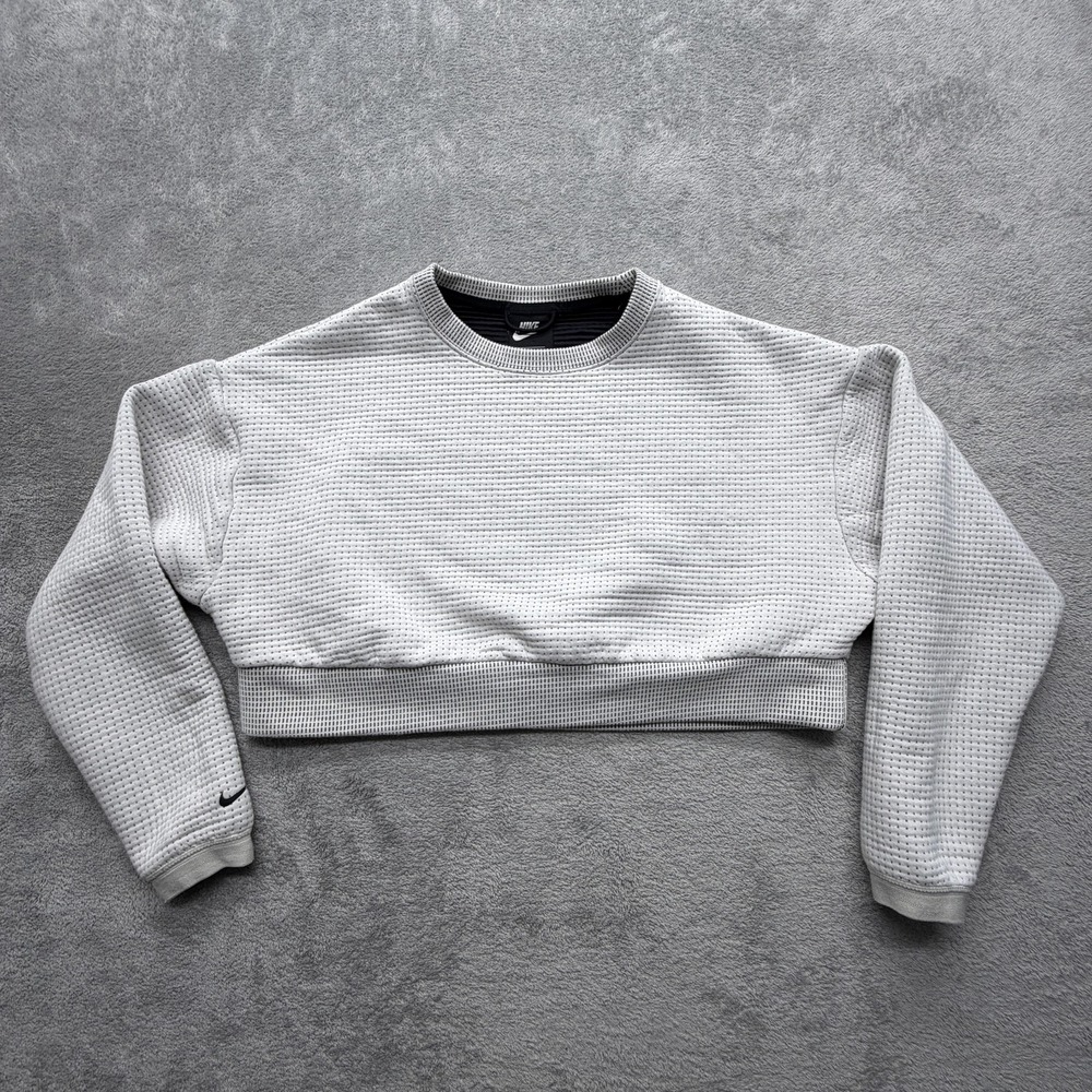 Nike Therma Sweatshirt Womens Small Gray Waffle Knit Cropped Pullover Crewneck